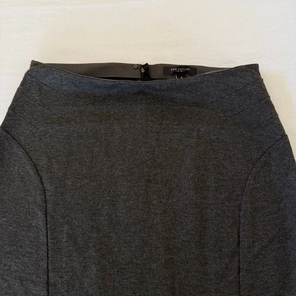 Ann Taylor | Charcoal Gray A-Line Knit Skirt | Size 6 | Rayon Blend